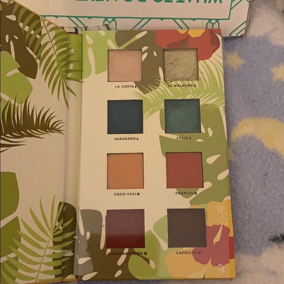 Makeup - Picture 2 of 2